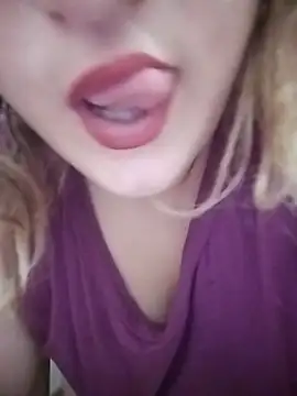 Snapshot of SWEETLUNA077 chatting on 09-15-25, 08:20 SWEETLUNA077 online show from 09-15-25, 08:20