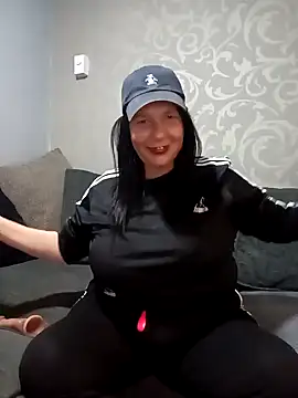 Snapshot of Leanne43 chatting on 02-18-25, 10:25 Leanne43 online show from 02-18-25, 10:25