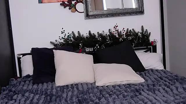 Ashley Ross  online show from 12-22-24, 07:44