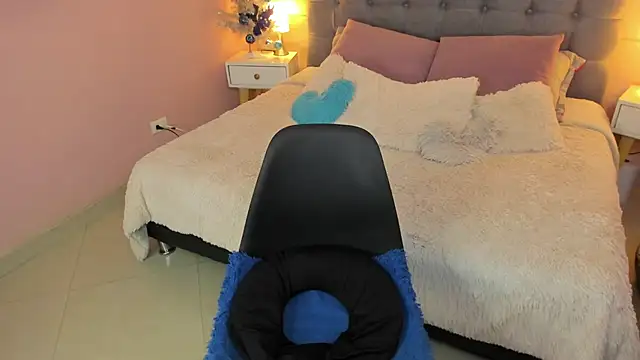  Abril W online show from 11-30-25, 03:49