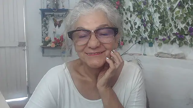 FunnyGrandma online show from 12-19-24, 04:13