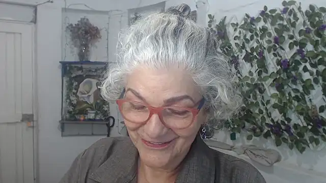 FunnyGrandma online show from 11-09-25, 11:47
