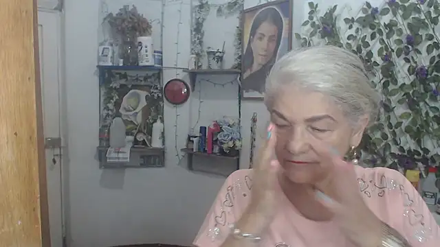 Snapshot of FunnyGrandma chatting on 05-06-26, 01:57 FunnyGrandma online show from 05-06-26, 01:57