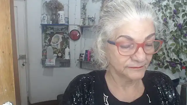 Snapshot of FunnyGrandma chatting on 05-09-26, 03:34 FunnyGrandma online show from 05-09-26, 03:34
