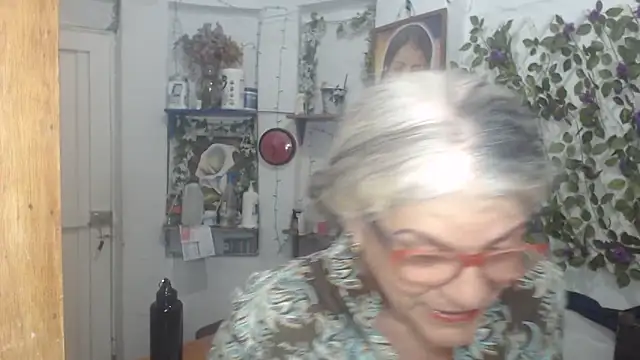Snapshot of FunnyGrandma chatting on 05-17-26, 12:19 FunnyGrandma online show from 05-17-26, 12:19