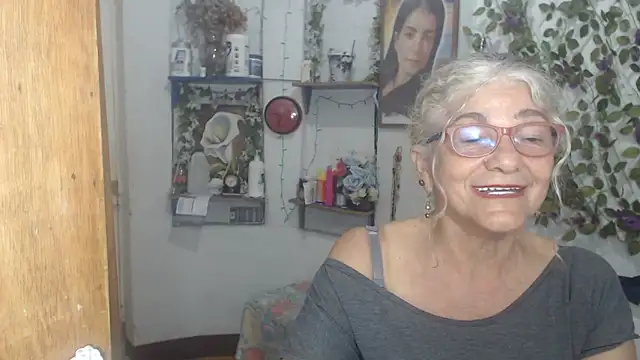 Snapshot of FunnyGrandma chatting on 05-19-26, 11:00 FunnyGrandma online show from 05-19-26, 11:00