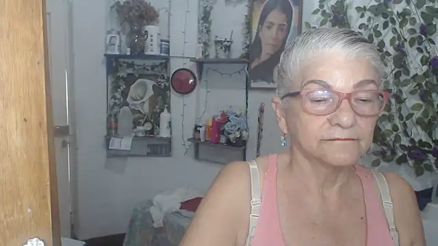 Snapshot of FunnyGrandma chatting on 05-22-26, 04:56 FunnyGrandma online show from 05-22-26, 04:56