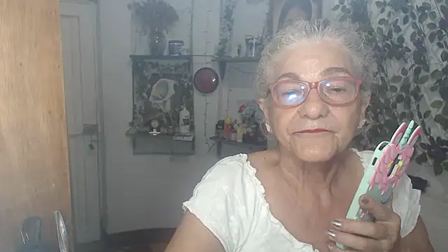 Snapshot of FunnyGrandma chatting on 05-26-26, 01:23 FunnyGrandma online show from 05-26-26, 01:23