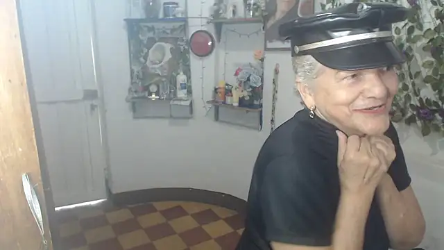 Snapshot of FunnyGrandma chatting on 06-06-26, 07:40 FunnyGrandma online show from 06-06-26, 07:40