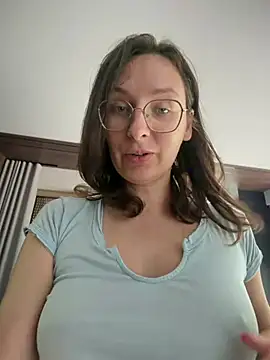 Snapshot of The_Snowwhitee chatting on 06-18-26, 08:47 The Snowwhitee online show from 06-18-26, 08:47