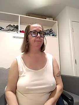 SweetandNaughty1 online show from 01-08-26, 08:33