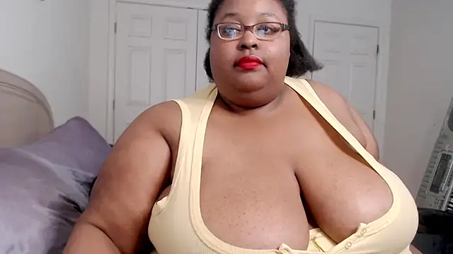 Snapshot of Loves_Aura chatting on 02-07-25, 12:53 Loves Aura online show from 02-07-25, 12:53