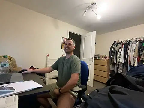 Snapshot of Kramer023 chatting on 01-07-25, 04:05 Kramer023 online show from 01-07-25, 04:05