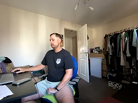 Snapshot of Kramer023 chatting on 09-24-25, 09:23 Kramer023 online show from 09-24-25, 09:23