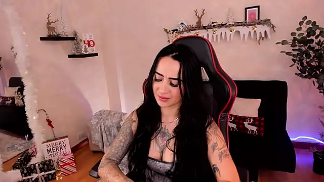 EmmyEvans1 online show from 11-13-25, 07:46