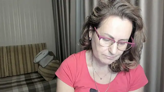 lauraoven online show from 01-12-25, 03:03