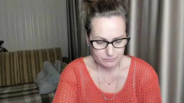 lauraoven online show from 01-26-25, 06:16