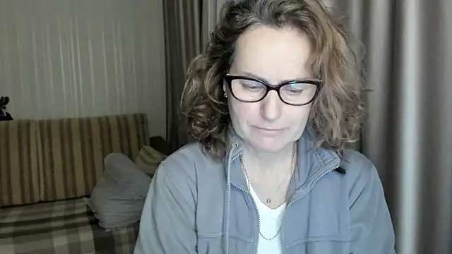 lauraoven online show from 02-05-25, 04:58