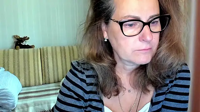 lauraoven online show from 09-30-25, 07:02