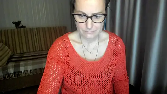 lauraoven online show from 12-23-25, 07:28