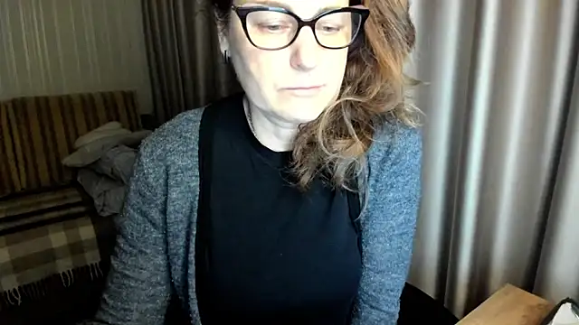 lauraoven online show from 02-18-26, 05:42