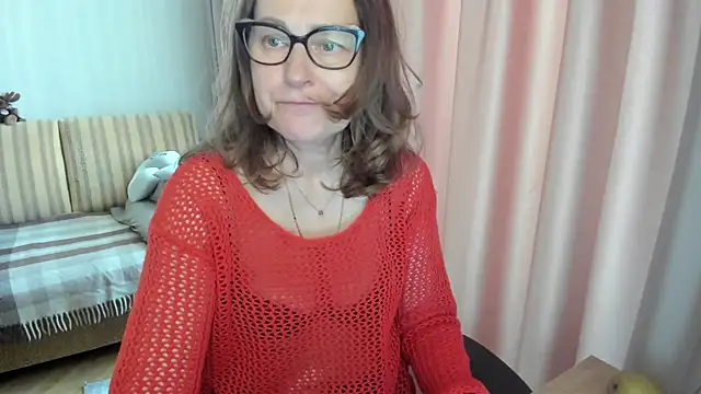 Snapshot of lauraoven chatting on 05-02-26, 01:05 lauraoven online show from 05-02-26, 01:05