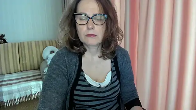 Snapshot of lauraoven chatting on 05-07-26, 07:47 lauraoven online show from 05-07-26, 07:47