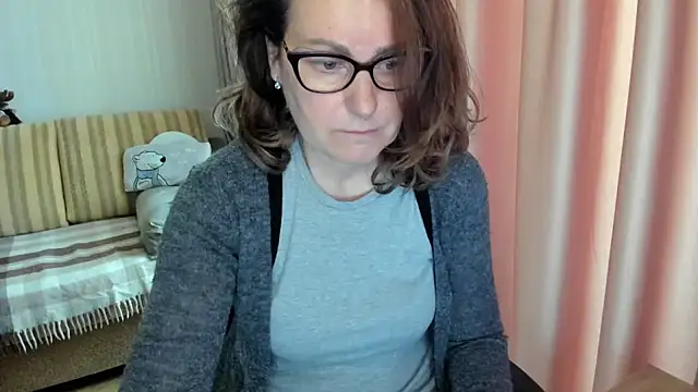 Snapshot of lauraoven chatting on 05-08-26, 07:46 lauraoven online show from 05-08-26, 07:46