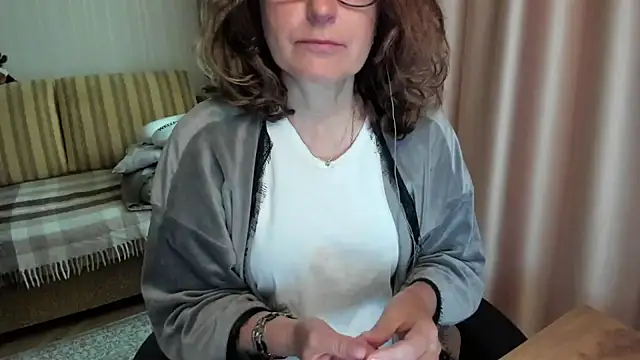 Snapshot of lauraoven chatting on 05-30-26, 07:49 lauraoven online show from 05-30-26, 07:49