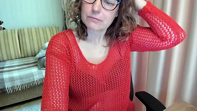 Snapshot of lauraoven chatting on 05-31-26, 07:48 lauraoven online show from 05-31-26, 07:48