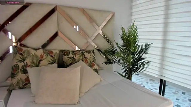 tati saldarriaga online show from 10-16-25, 09:27