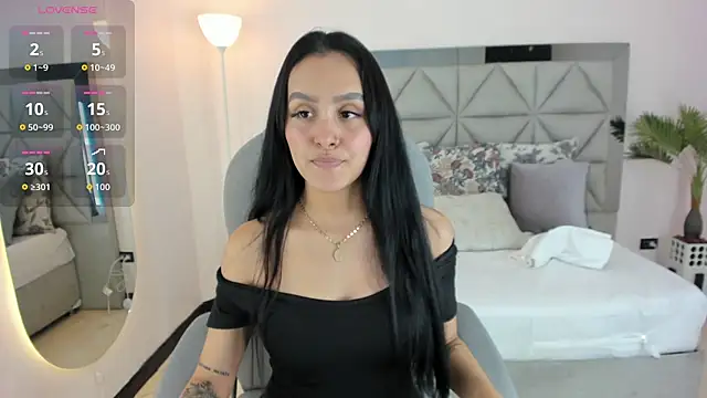 tati saldarriaga online show from 11-24-25, 08:41