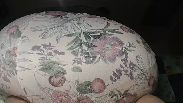 Snapshot of prettyangelsquirt chatting on 01-19-25, 03:18 prettyangelsquirt online show from 01-19-25, 03:18