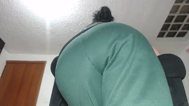 Snapshot of prettyangelsquirt chatting on 02-25-25, 06:42 prettyangelsquirt online show from 02-25-25, 06:42