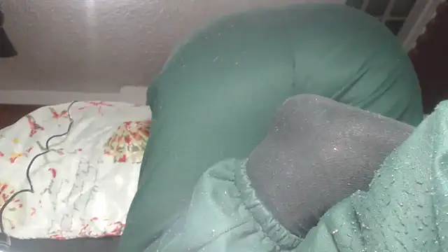 Snapshot of prettyangelsquirt chatting on 10-22-25, 12:00 prettyangelsquirt online show from 10-22-25, 12:00