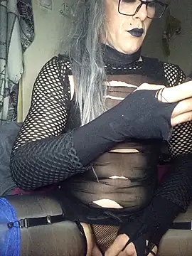 Snapshot of DiamondDrillBit chatting on 01-18-26, 06:01 DiamondDrillBit online show from 01-18-26, 06:01