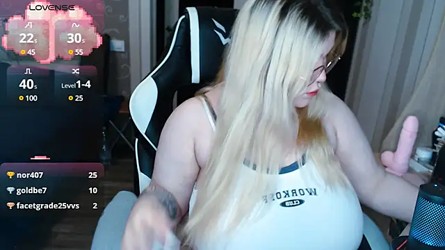 Snapshot of Mini_Mo chatting on 02-06-25, 01:54 Mini Mo online show from 02-06-25, 01:54