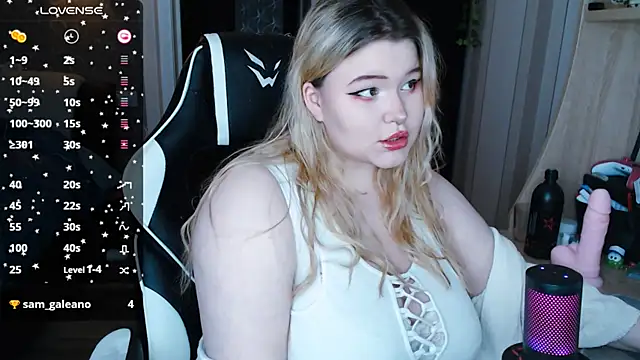 Snapshot of Mini_Mo chatting on 02-13-25, 08:48 Mini Mo online show from 02-13-25, 08:48