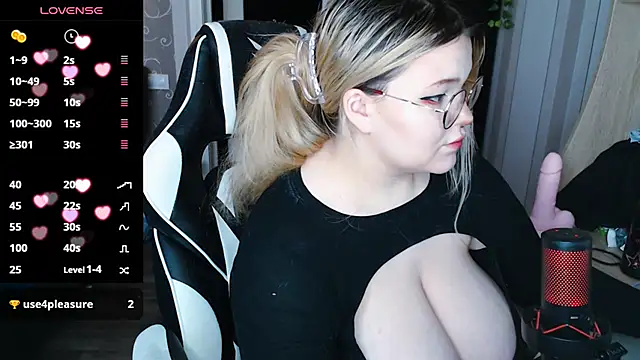 Snapshot of Mini_Mo chatting on 02-21-25, 11:44 Mini Mo online show from 02-21-25, 11:44