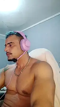 Snapshot of Fadinha-e-Raro chatting on 02-14-25, 02:07 Fadinha-e-Raro online show from 02-14-25, 02:07