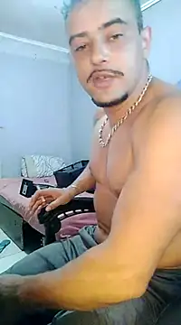 Snapshot of Fadinha-e-Raro chatting on 02-17-25, 06:37 Fadinha-e-Raro online show from 02-17-25, 06:37