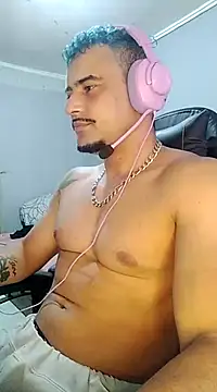 Snapshot of Fadinha-e-Raro chatting on 02-18-25, 12:04 Fadinha-e-Raro online show from 02-18-25, 12:04