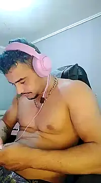 Snapshot of Fadinha-e-Raro chatting on 02-19-25, 02:23 Fadinha-e-Raro online show from 02-19-25, 02:23