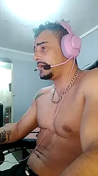 Snapshot of Fadinha-e-Raro chatting on 02-21-25, 02:38 Fadinha-e-Raro online show from 02-21-25, 02:38