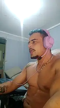 Snapshot of Fadinha-e-Raro chatting on 02-24-25, 04:36 Fadinha-e-Raro online show from 02-24-25, 04:36