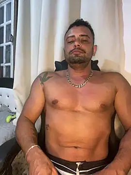 Snapshot of Fadinha-e-Raro chatting on 03-15-25, 02:14 Fadinha-e-Raro online show from 03-15-25, 02:14