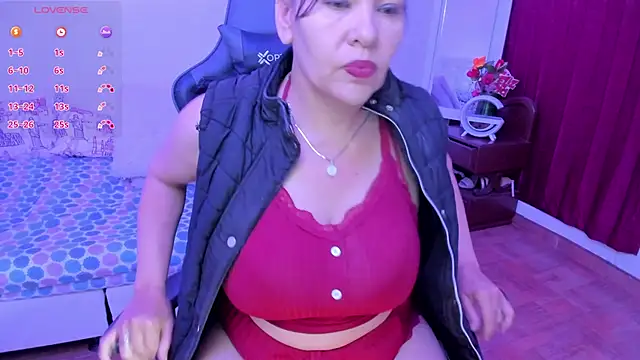 Snapshot of esmeralda_milf chatting on 09-11-25, 06:41 esmeralda milf online show from 09-11-25, 06:41
