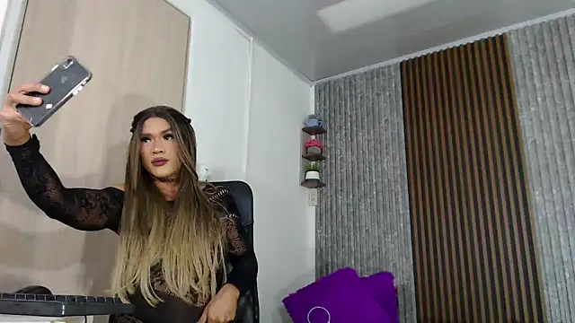 SARA TS FOX online show from 12-18-24, 08:25