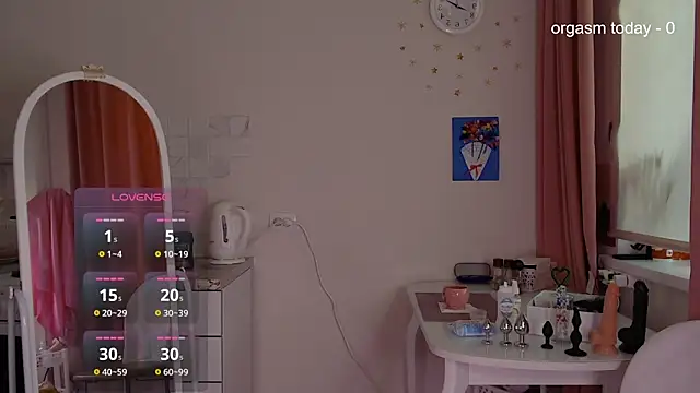 JuliaVilnet online show from 03-09-25, 05:11