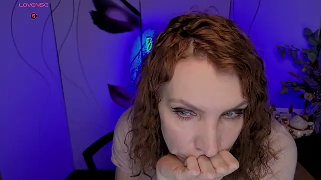 Snapshot of JohansonKatie chatting on 12-19-25, 03:35 JohansonKatie online show from 12-19-25, 03:35